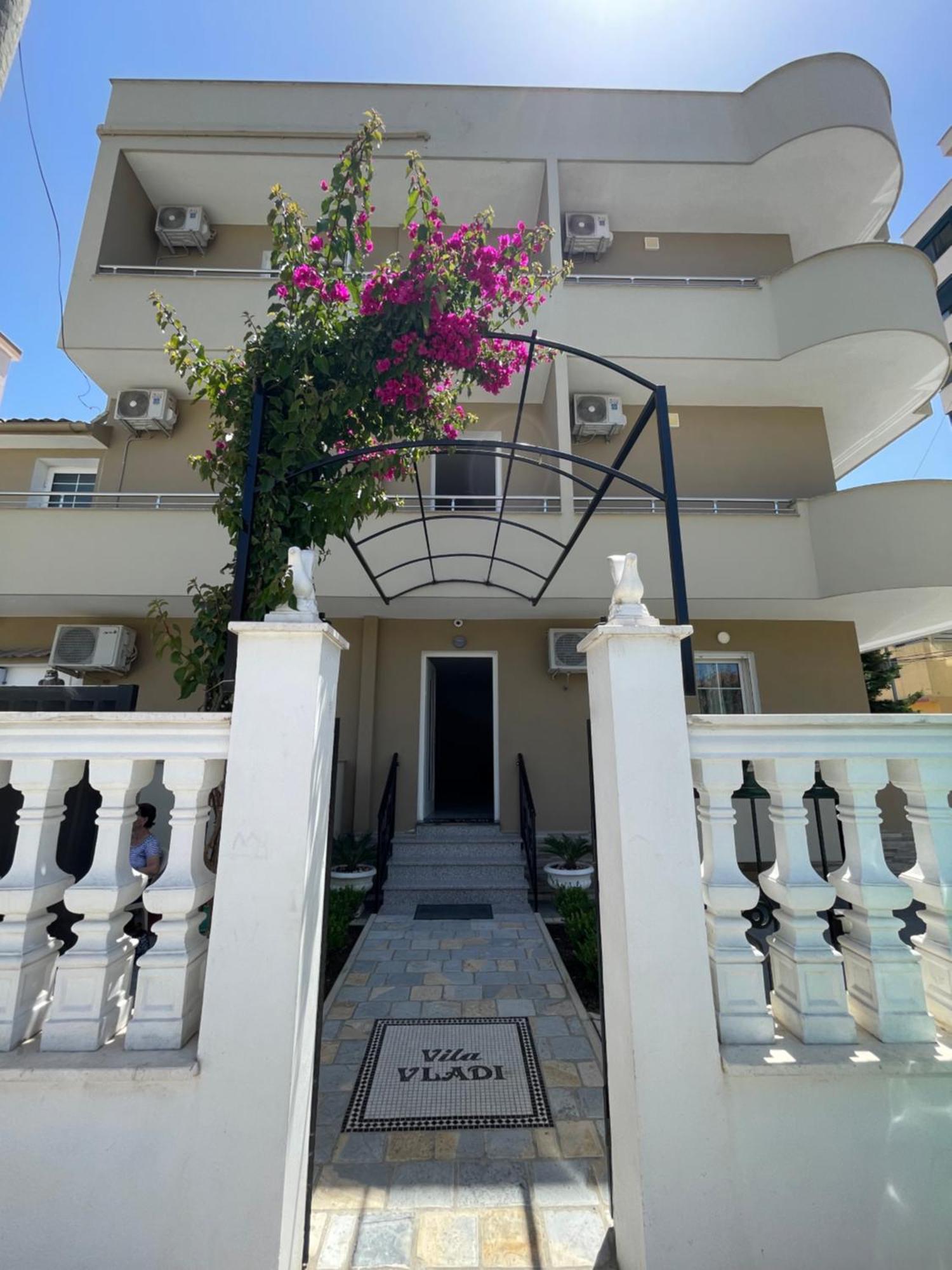 Vila Vladi دراس المظهر الخارجي الصورة